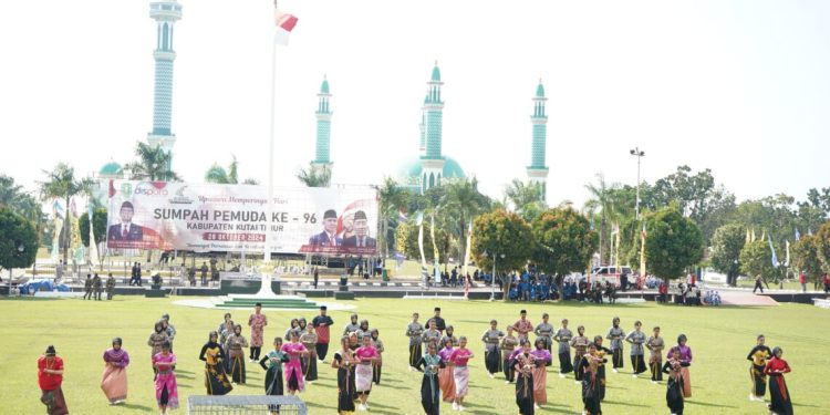 Tarian Kolosal Kalong Banua Meriahkan Hari Sumpah Pemuda di Kutim