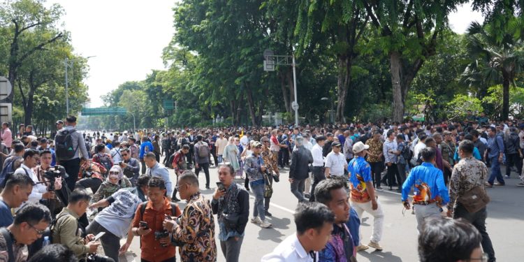 ARMY Dilantik Prabowo di Jakarta Bersama Kepala Daerah Lain