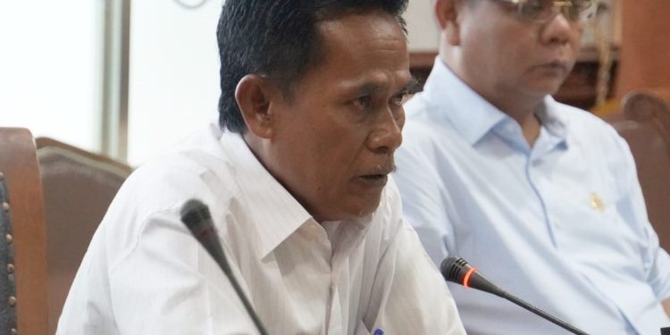 Yulianus Dorong Alih Anggaran MBG ke Pendidikan Gratis di Kutim