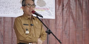 Bupati Kutim Ingatkan Kepemimpinan Melayani dan Transparan saat Lantik Kades Kelinjau Ilir