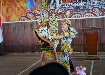 Tari Laki Demanei Hiasi Pakenoq Tawai, Tradisi Dayak Kenyah Lepoq Bem di Kutim