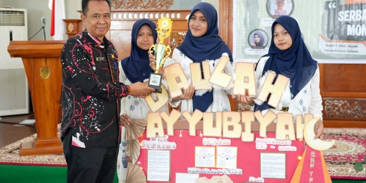 Hari Santri Nasional, MBS Putri Kutim Tetapkan Para Pemenang Lomba Mading