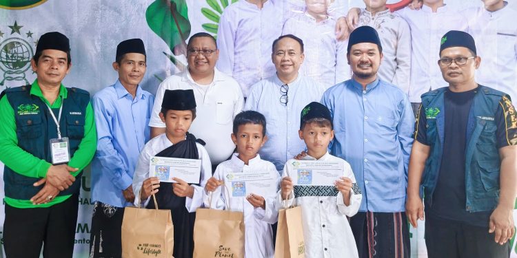 Lintas Agama Bersatu dalam Khitan Massal NU Care Lazisnu Muara Wahau