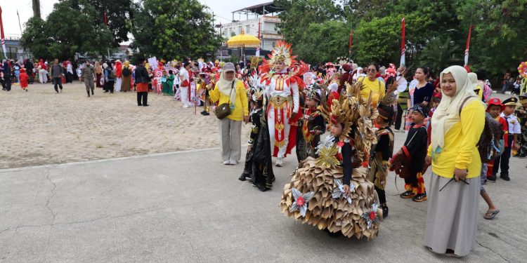 Karnaval IGTKI Kutim Tanam Patriotisme Sejak Dini