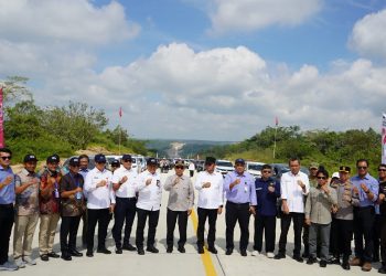 Gubernur Kaltim Tinjau Jalan Perdau-Tepian Langsat